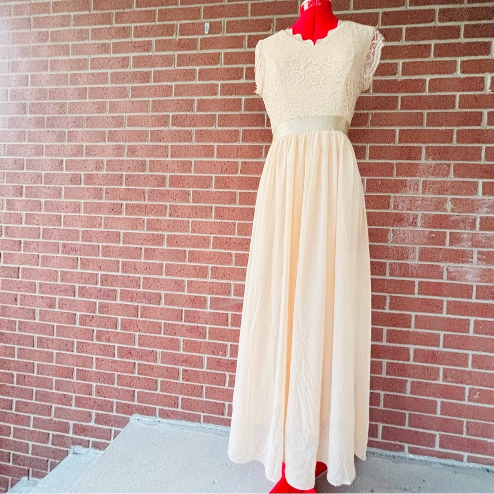 Woman’s Medium Elegant Cream Lace Bridesmaids Dress